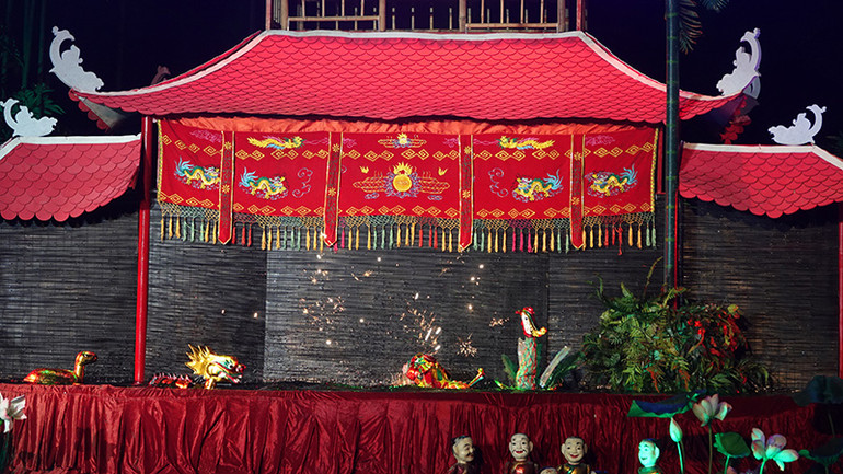 Phần biểu diễn của Nhà hát Nghệ thuật Phương Nam, Thành phố Hồ Chí Minh.