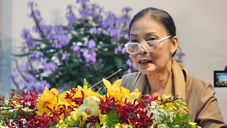 Tiến sĩ Mai Mỹ Duyên trình bày đề dẫn hội thảo.