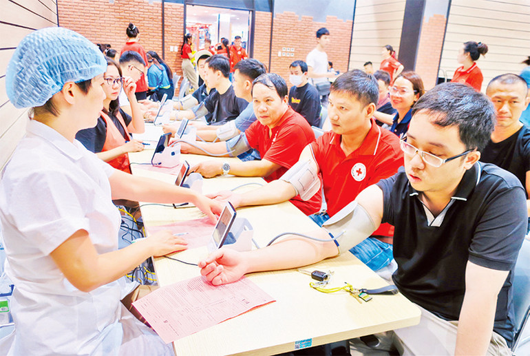 Các cán bộ, hội viên, tình nguyện viên Chữ thập đỏ thành phố Hải Phòng tham gia Ngày hội hiến máu tình nguyện lần thứ nhất năm 2024.