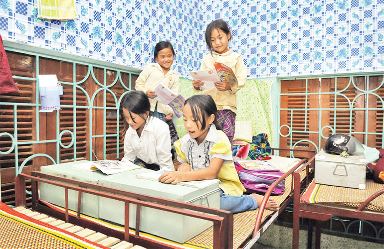 Học sinh tự học, ôn bài tại phòng bán trú, Trường tiểu học Sơn Bình, huyện Tam Đường, tỉnh Lai Châu.