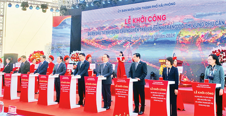 Lễ khởi công xây dựng cầu Nguyễn Trãi.