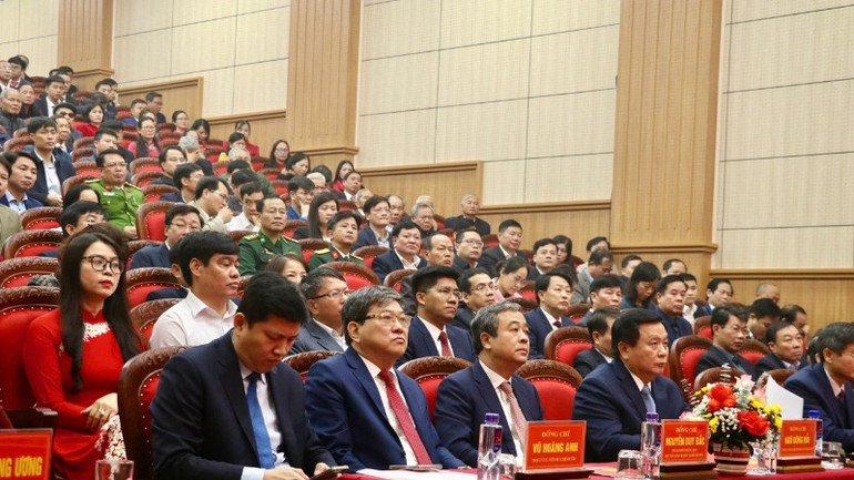 Các đại biểu tham dự buổi lễ. Các đại biểu tham dự buổi lễ.