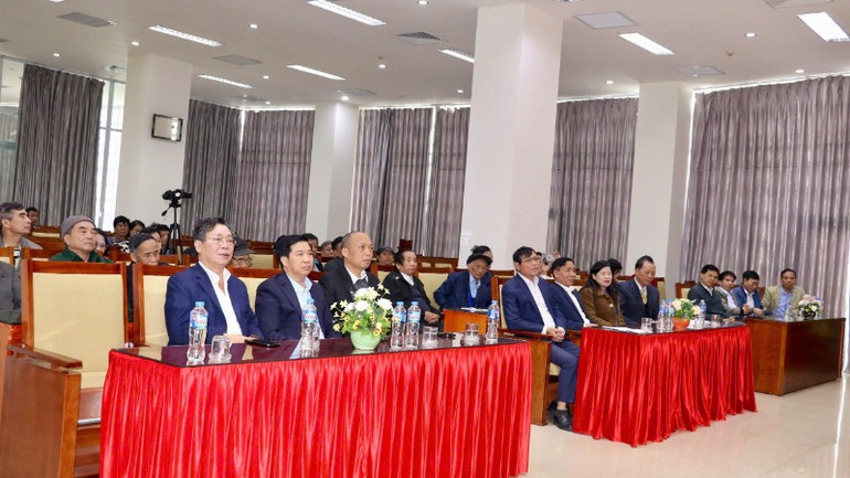 Các đại biểu tham dự buổi lễ.