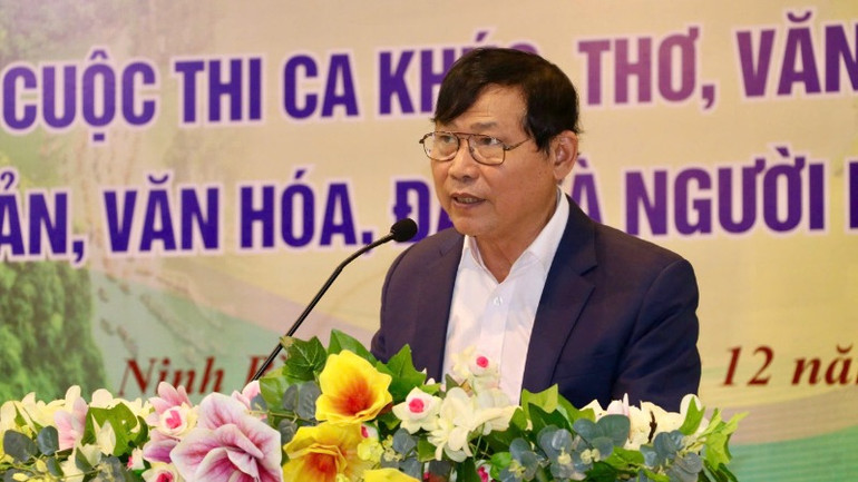 Chủ tịch Hội Văn học nghệ thuật Ninh Bình Nguyễn Đăng Hào phát biểu tại buổi lễ.