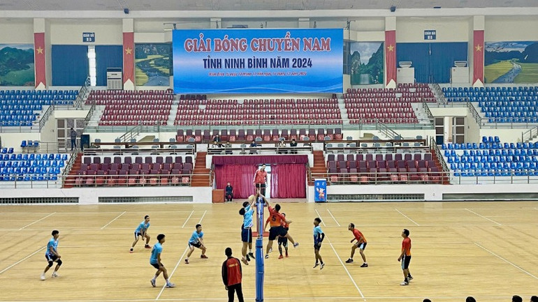 Trận thi đấu giữa huyện Hoa Lư và Bộ Chỉ huy Quân sự tỉnh đã thể hiện trình độ kỹ chiến thuật điêu luyện, cống hiến cho khán giả và người hâm mộ những trận đấu hay, có chất lượng chuyên môn cao. Trận thi đấu giữa huyện Hoa Lư và Bộ Chỉ huy Quân sự tỉnh đã thể hiện trình độ kỹ chiến thuật điêu luyện, cống hiến cho khán giả và người hâm mộ những trận đấu hay, có chất lượng chuyên môn cao.