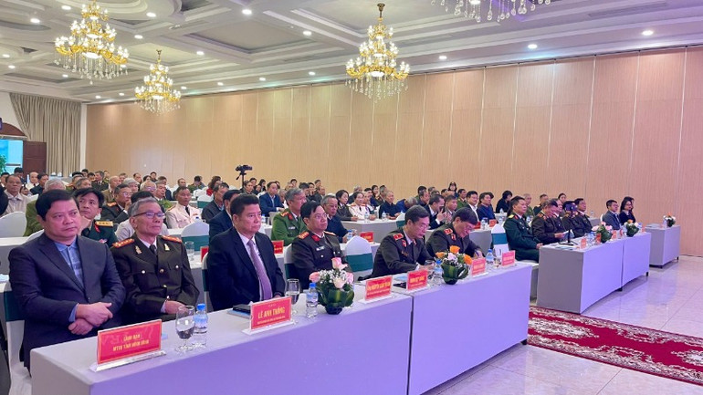 Các đại biểu tham dự buổi lễ.