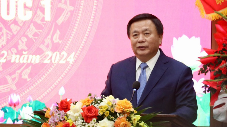 Đồng chí Nguyễn Xuân Thắng, Ủy viên Bộ Chính trị, Giám đốc Học viện Chính trị quốc gia Hồ Chí Minh, Chủ tịch Hội đồng Lý luận Trung ương phát biểu tại buổi lễ. Đồng chí Nguyễn Xuân Thắng, Ủy viên Bộ Chính trị, Giám đốc Học viện Chính trị quốc gia Hồ Chí Minh, Chủ tịch Hội đồng Lý luận Trung ương phát biểu tại buổi lễ.