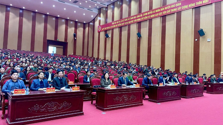 Các đại biểu tham dự buổi tiếp xúc.