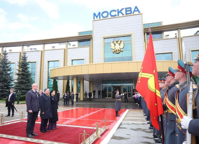 Lễ tiễn Tổng Bí thư Tô Lâm và Phu nhân tại sân bay Vnukovo 2, Thủ đô Moskva. (Ảnh: TTXVN)