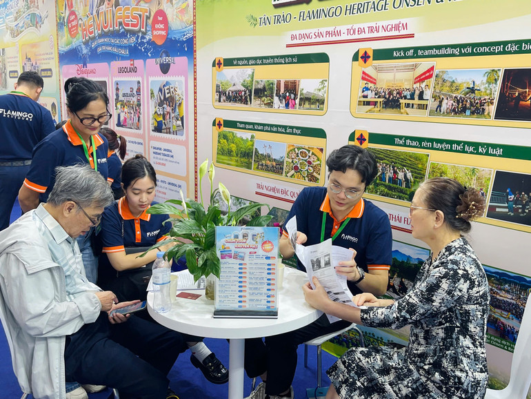 Các hãng lữ hành giới thiệu nhiều sản phẩm khuyến mại độc quyền, với mức ưu đãi sâu.