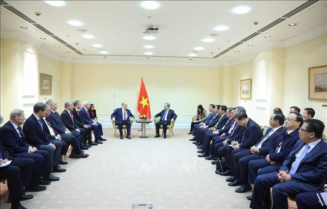 Tổng Bí thư Tô Lâm tiếp Chủ tịch Đảng Cộng sản Nga Gennady Zyuganov. (Ảnh: TTXVN)