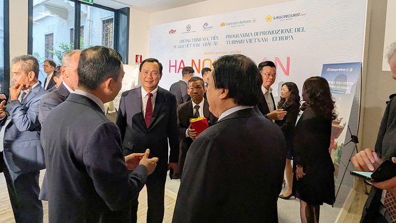 Chương trình giới thiệu du lịch Việt Nam tại Milan. (Ảnh: Cục Du lịch quốc gia) Chương trình giới thiệu du lịch Việt Nam tại Milan. (Ảnh: Cục Du lịch quốc gia)