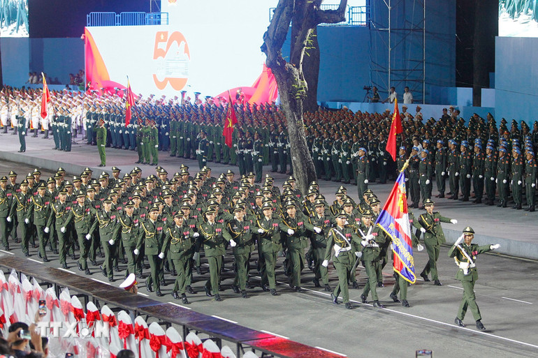 Lực lượng Quân đội Hoàng Gia Campuchia tham gia buổi sơ duyệt. (Ảnh: Thanh Vũ/TTXVN)