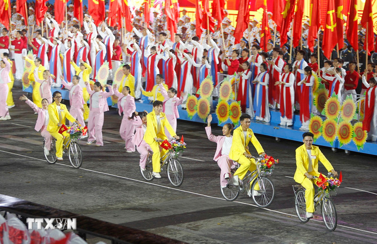 Chương trình biểu diễn nghệ thuật của lực lượng văn nghệ sĩ Thành phố Hồ Chí Minh. (Ảnh: Thanh Vũ/TTXVN)