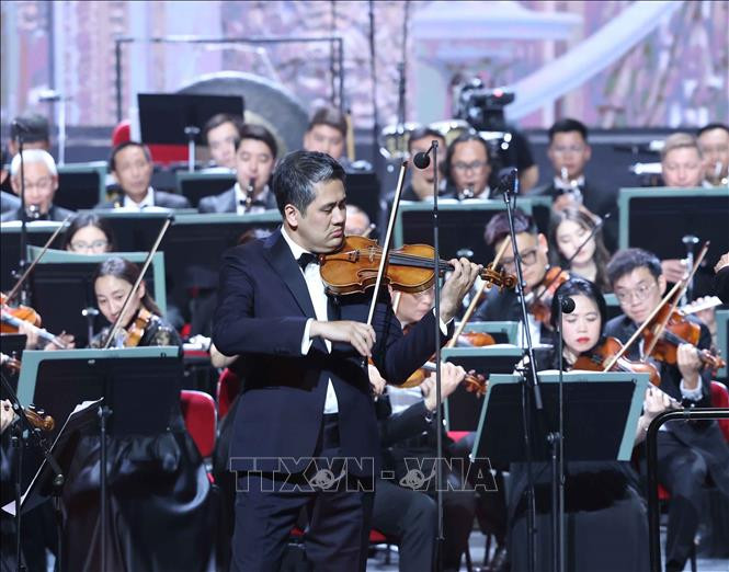 Chương trình hòa nhạc hữu nghị Việt Nam - Kazakhstan. (Ảnh: Thống Nhất -TTXVN)