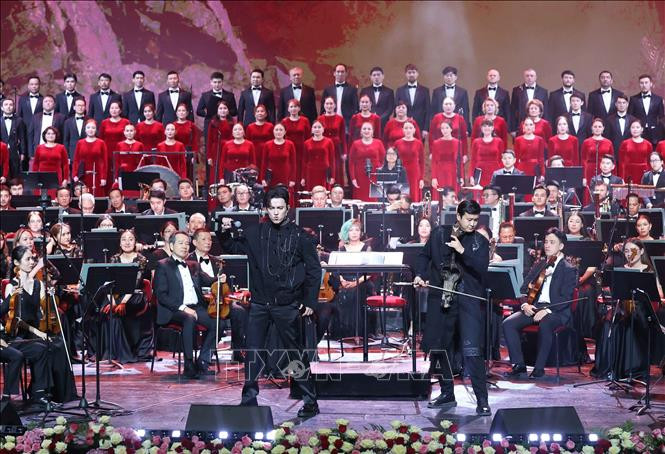 Chương trình hòa nhạc hữu nghị Việt Nam - Kazakhstan. (Ảnh: Thống Nhất -TTXVN)