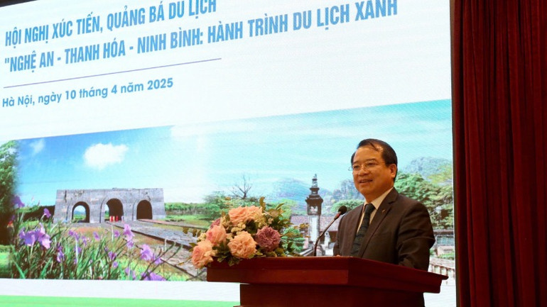 Phó Cục trưởng Cục Du lịch Quốc gia Việt Nam Hà Văn Siêu phát biểu tại hội nghị. Phó Cục trưởng Cục Du lịch Quốc gia Việt Nam Hà Văn Siêu phát biểu tại hội nghị.