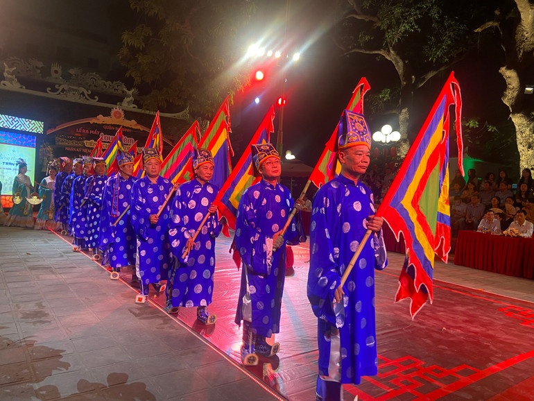 Tái hiện các nghi lễ trong lễ hội truyền thống tại đền.