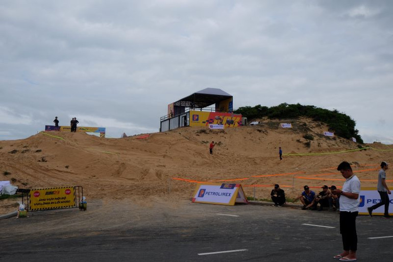 Đường đua đã sẵn sàng.