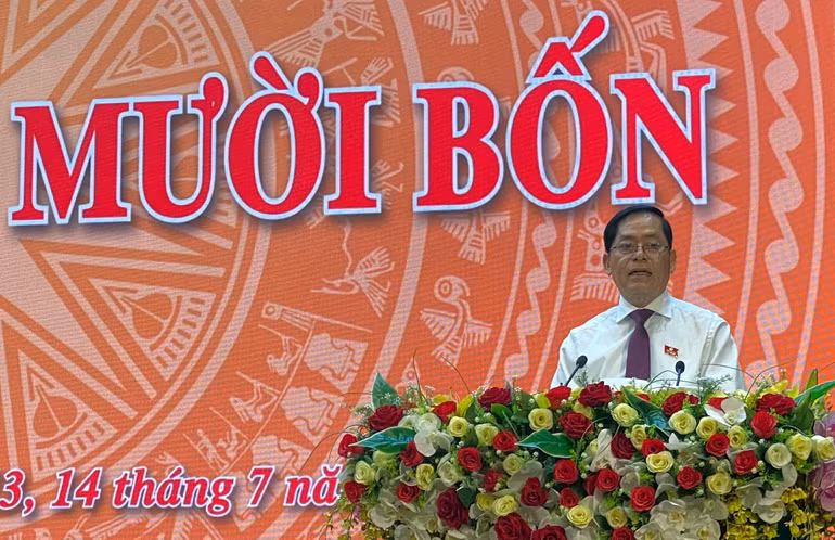 Đồng chí Phạm Viết Thanh Ủy viên Trung ương Đảng, Bí thư Tỉnh ủy, Chủ tịch Hội đồng nhân dân tỉnh Bà Rịa-Vũng Tàu phát biểu bế mạc kỳ họp. Đồng chí Phạm Viết Thanh Ủy viên Trung ương Đảng, Bí thư Tỉnh ủy, Chủ tịch Hội đồng nhân dân tỉnh Bà Rịa-Vũng Tàu phát biểu bế mạc kỳ họp.