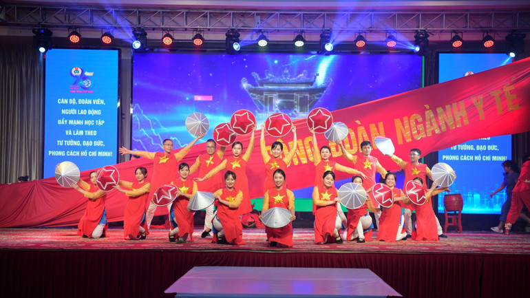 Hội thi "Vũ điệu đoàn viên Công đoàn" nhận được sự hưởng ứng tích cực, hào hứng của đoàn viên, công nhân viên chức lao động trong toàn tỉnh. (Ảnh: TRƯỜNG GIANG) Hội thi "Vũ điệu đoàn viên Công đoàn" nhận được sự hưởng ứng tích cực, hào hứng của đoàn viên, công nhân viên chức lao động trong toàn tỉnh. (Ảnh: TRƯỜNG GIANG)