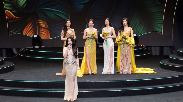 Top 5 thí sinh có tổng điểm cao nhất trả lời câu hỏi ứng xử.