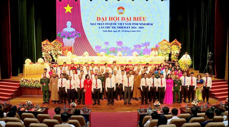 Đồng chí Ủy viên Ban Thường vụ Tỉnh ủy, Chủ tịch Ủy ban MTTQ Việt Nam tỉnh khóa XI, tái cử giữ chức Chủ tịch Ủy ban MTTQ Việt Nam tỉnh Ninh Bình khóa XII. (Ảnh: Yến Trinh)