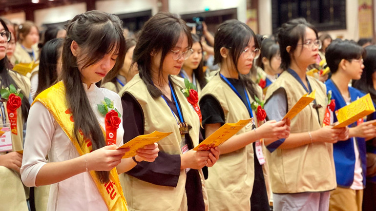 Mùa Vu Lan báo hiếu là thời khắc thiêng liêng để cho con cháu tưởng nhớ đến công ơn sinh thành dưỡng dục của cha, mẹ, tổ tiên.