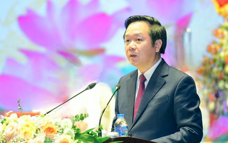 Đồng chí Phạm Quang Ngọc, Chủ tịch Ủy ban nhân dân tỉnh Ninh Bình phát biểu tại phiên khai mạc. (Ảnh: Trường Giang)