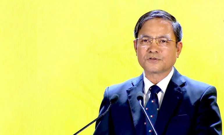 Đồng chí Hoàng Văn Thắng, Bí thư Huyện ủy Yên Khánh phát biểu khai mạc buổi lễ.