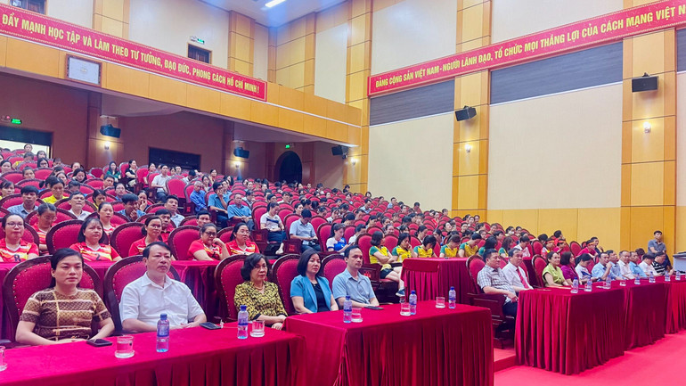 Giải bóng chuyền hơi nữ tỉnh Ninh Bình năm 2024 được tổ chức tại huyện Yên Mô cũng nhằm chào mừng kỷ niệm 30 năm tái lập huyện (1/9/1994-1/9/2024). Giải bóng chuyền hơi nữ tỉnh Ninh Bình năm 2024 được tổ chức tại huyện Yên Mô cũng nhằm chào mừng kỷ niệm 30 năm tái lập huyện (1/9/1994-1/9/2024).