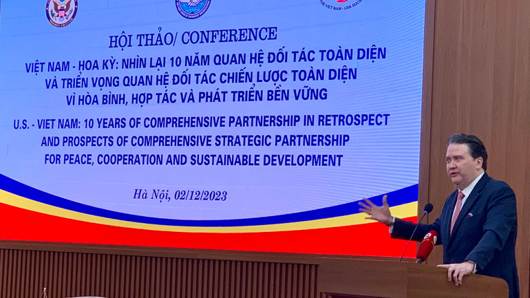 Đại sứ Hoa Kỳ tại Việt Nam Marc E.Knapper chia sẻ ý kiến tại hội thảo.