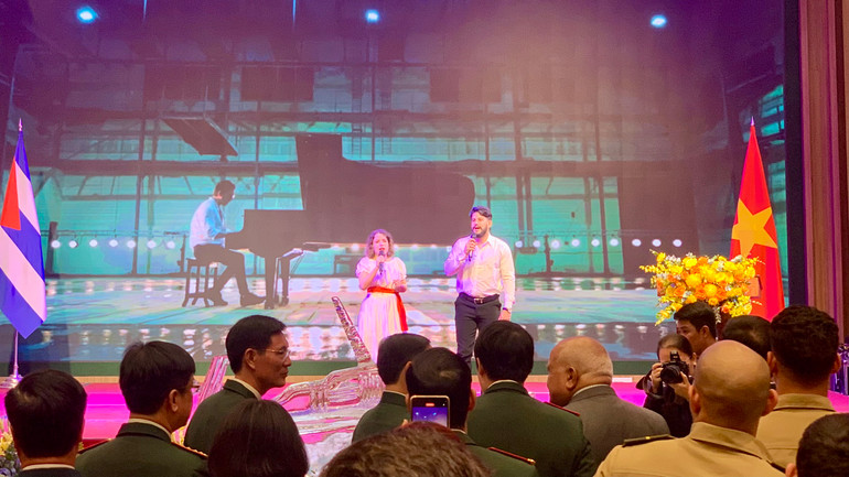 Tiết mục văn nghệ tiếng Tây Ban Nha tại sự kiện.