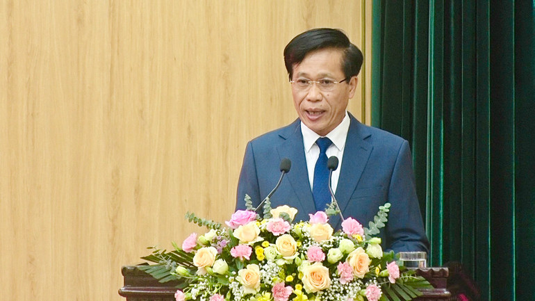 Phó Giám đốc Học viện Chính trị Quốc gia Hồ Chí Minh Hoàng Phúc Lâm mong muốn mỗi học viên cần phải làm gương về tinh thần tự học, học tập suốt đời, xác lập văn hóa đọc trở thành thói quen để thúc đẩy tăng trưởng tri thức; tiếp tục rèn luyện phong cách người lãnh đạo, quản lý, đáp ứng yêu cầu, nhiệm vụ trong giai đoạn mới. Phó Giám đốc Học viện Chính trị Quốc gia Hồ Chí Minh Hoàng Phúc Lâm mong muốn mỗi học viên cần phải làm gương về tinh thần tự học, học tập suốt đời, xác lập văn hóa đọc trở thành thói quen để thúc đẩy tăng trưởng tri thức; tiếp tục rèn luyện phong cách người lãnh đạo, quản lý, đáp ứng yêu cầu, nhiệm vụ trong giai đoạn mới.