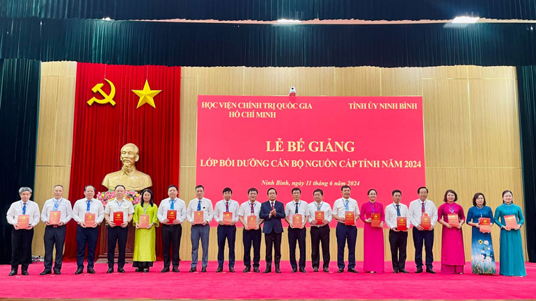 Lớp bồi dưỡng đã tạo sức lan tỏa mạnh mẽ, tác động tốt đến công tác đào tạo, bồi dưỡng nhằm xây dựng, nâng cao chất lượng đội ngũ cán bộ, công chức, viên chức của tỉnh trước yêu cầu, nhiệm vụ trong giai đoạn hiện nay và những năm tiếp theo. Lớp bồi dưỡng đã tạo sức lan tỏa mạnh mẽ, tác động tốt đến công tác đào tạo, bồi dưỡng nhằm xây dựng, nâng cao chất lượng đội ngũ cán bộ, công chức, viên chức của tỉnh trước yêu cầu, nhiệm vụ trong giai đoạn hiện nay và những năm tiếp theo.