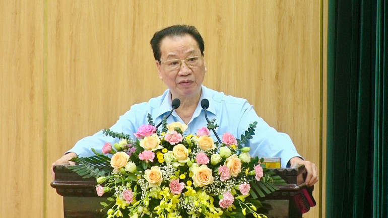 Giáo sư, Tiến sĩ Phùng Hữu Phú trực tiếp truyền đạt các nội dung, giá trị cốt lõi trong 2 tác phẩm của Tổng Bí thư Nguyễn Phú Trọng.