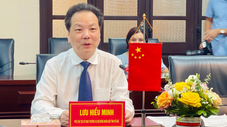 Phó Chủ tịch Ủy ban Thường vụ Hội đồng nhân dân tỉnh Hồ Bắc Lưu Hiểu Minh phát biểu tại buổi làm việc. Phó Chủ tịch Ủy ban Thường vụ Hội đồng nhân dân tỉnh Hồ Bắc Lưu Hiểu Minh phát biểu tại buổi làm việc.