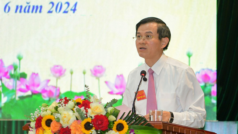 Đồng chí Đoàn Minh Huấn, Bí thư Tỉnh ủy, Bí thư Đảng ủy Quân sự tỉnh Ninh Bình phát biểu khai mạc Đại hội.