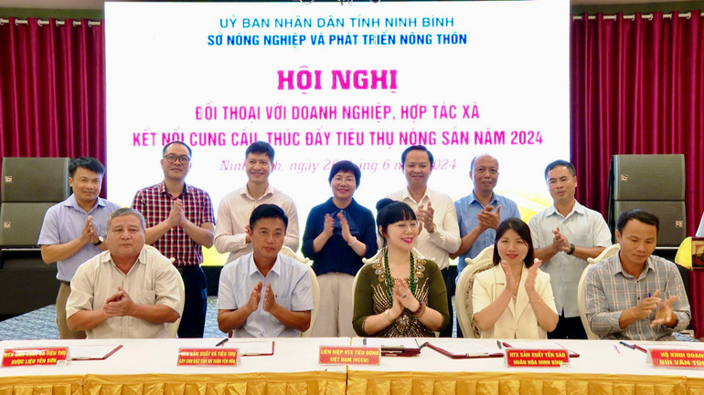 Dịp này, các đơn vị đã ký kết biên bản ghi nhớ về hợp tác, hỗ trợ, kết nối, liên kết sản xuất, tiêu thụ nông sản.