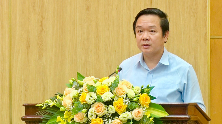 Chủ tịch Ủy ban nhân dân tỉnh Ninh Bình Phạm Quang Ngọc phát biểu tại buổi làm việc. Chủ tịch Ủy ban nhân dân tỉnh Ninh Bình Phạm Quang Ngọc phát biểu tại buổi làm việc.