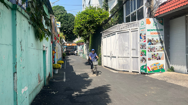 Người dân khu phố 1, phường 11, quận Phú Nhuận đóng góp nâng cấp hẻm 145 Nguyễn Đình Chính.