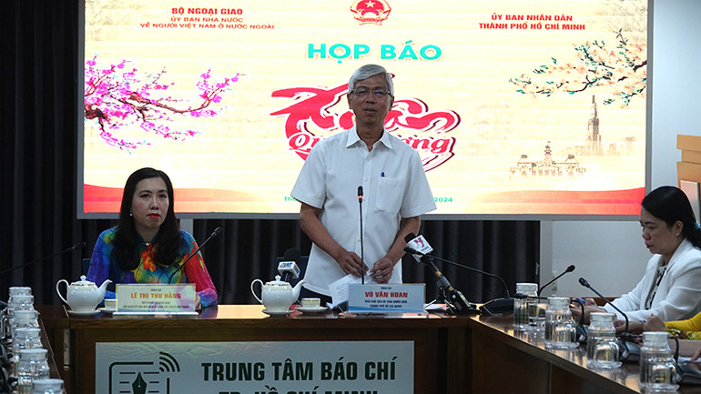 Phó Chủ tịch Ủy ban nhân dân Thành phố Hồ Chí Minh Võ Văn Hoan phát biểu tại buổi họp báo.