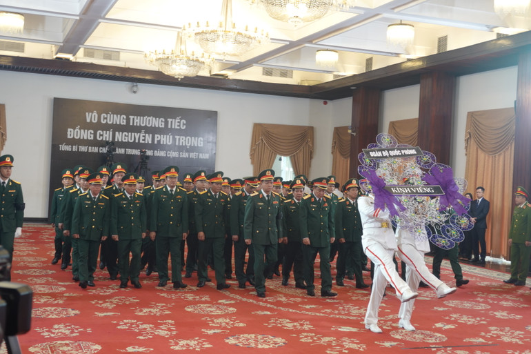 Đoàn Bộ Quốc phòng kính viếng Tổng Bí thư Nguyễn Phú Trọng. Đoàn Bộ Quốc phòng kính viếng Tổng Bí thư Nguyễn Phú Trọng.