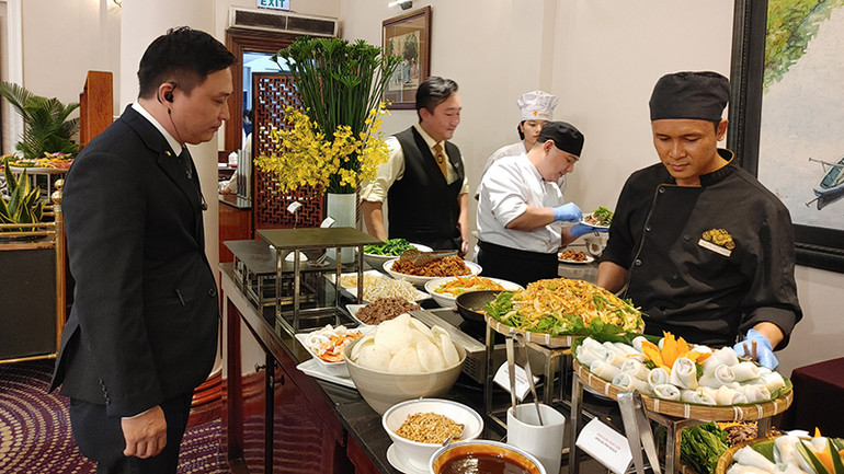 Giới thiệu món Phở tại buổi họp báo.