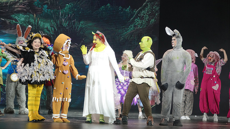 Vở diễn mang lại nhiều cảm xúc mới mẻ cho khán giả thành phố.