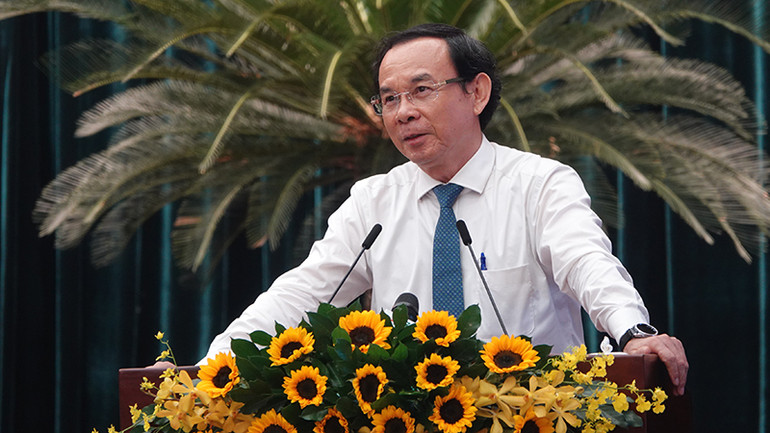 Đồng chí Nguyễn Văn Nên, Ủy viên Bộ Chính trị, Bí thư Thành ủy Thành phố Hồ Chí Minh phát biểu tại hội nghị.