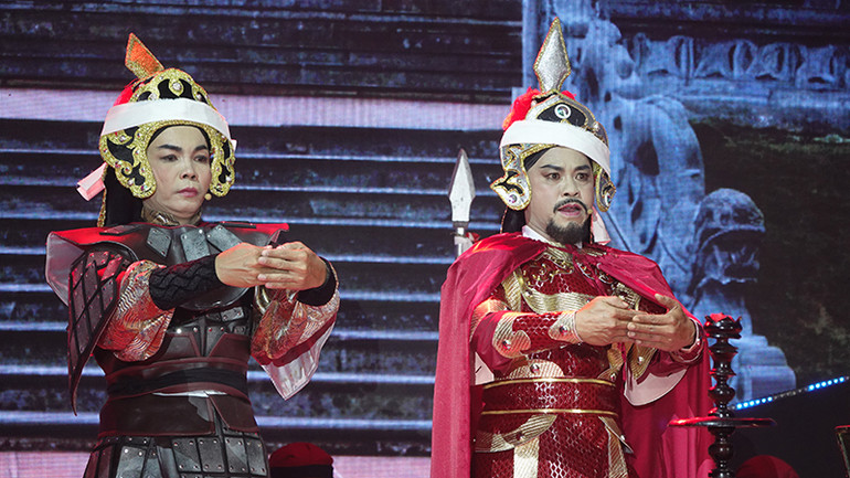 Cặp đôi tài tử Trần Thanh Oai- Huỳnh Văn Út trong trích đoạn Dậy sóng Bạch Đằng giang.