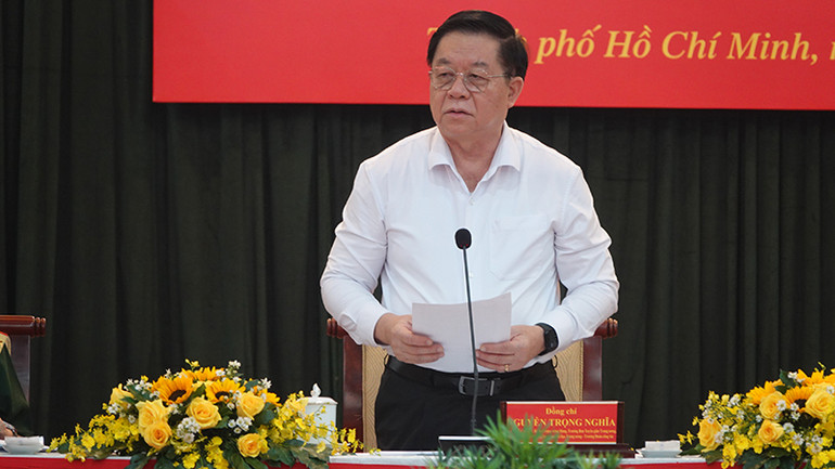 Đồng chí Nguyễn Trọng Nghĩa, Ủy viên Bộ Chính trị, Bí thư Trung ương Đảng, Trưởng Ban Tuyên giáo Trung ương, Phó Trưởng Ban Thường trực Ban Chỉ đạo Trung ương phát biểu kết luận buổi làm việc.