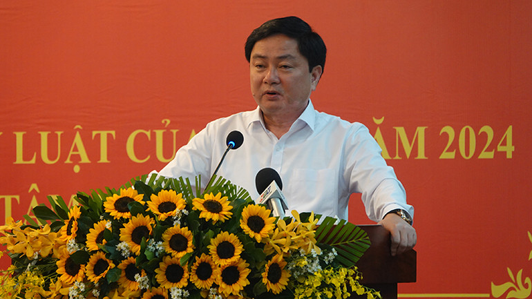 Đồng chí Nguyễn Văn Quyết, Phó Chủ nhiệm Ủy ban Kiểm tra Trung ương phát biểu chỉ đạo hội nghị.