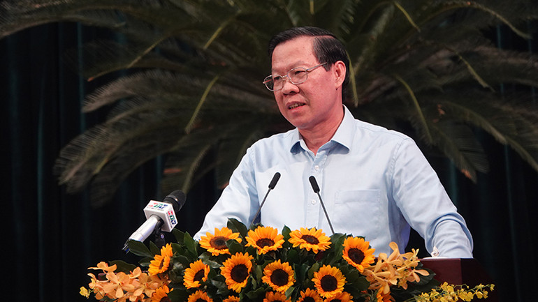 Đồng chí Phan Văn Mãi, Phó Bí thư Thành ủy, Chủ tịch Ủy ban nhân dân Thành phố Hồ Chí Minh phát biểu chỉ đạo hội nghị.